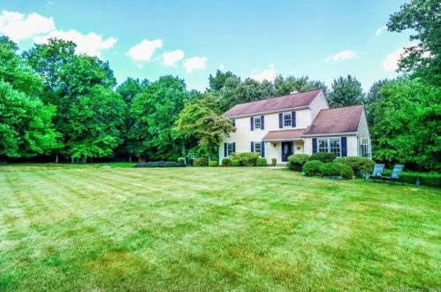 1 Red Barn Ln, Brookfield Center, CT 06804-3700