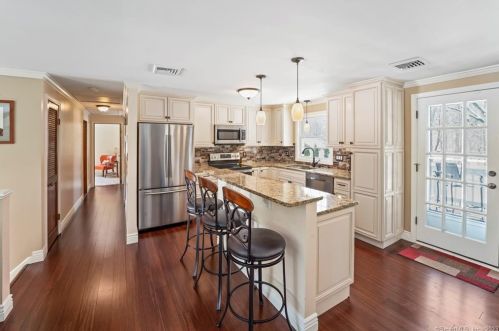 872 End Rd, Southington, CT 06489-4144