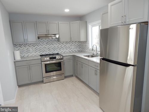 52 Wayne Dr, Dover DE  19901-4956 exterior