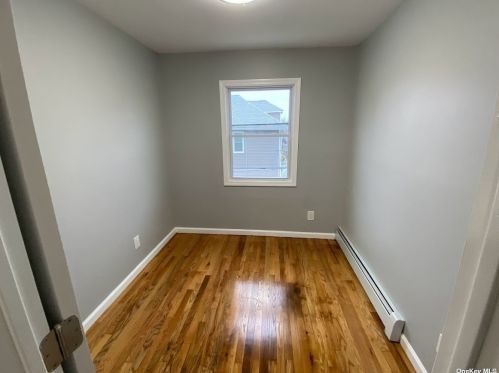 17 Williams Ct, Far Rockaway NY  11691-5161 exterior