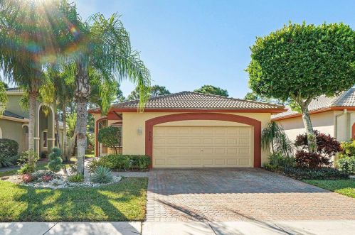 8198 Brindisi Ln, Boynton Beach, FL 33472-7159
