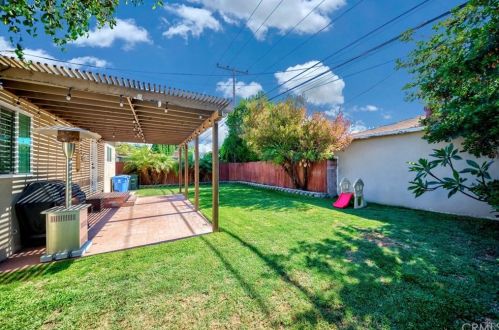 4255 Petaluma Ave, Lakewood CA  90713-3322 exterior