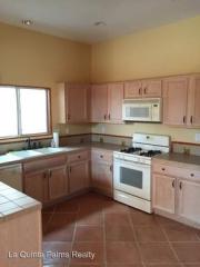 53165 Avenida Martinez, La Quinta CA  92253-5420 exterior