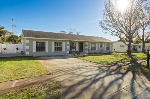 525 Hanover Dr, Titusville, FL 32780-4908
