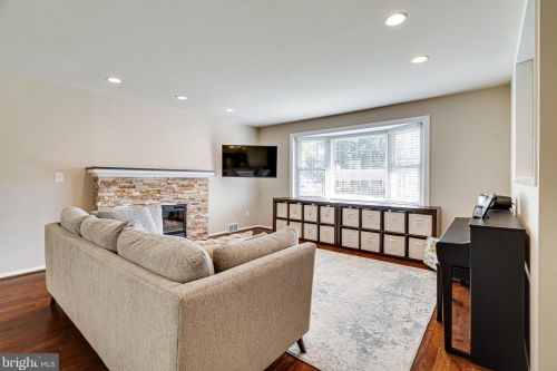 7606 Jervis St, Springfield VA  22151-2502 exterior