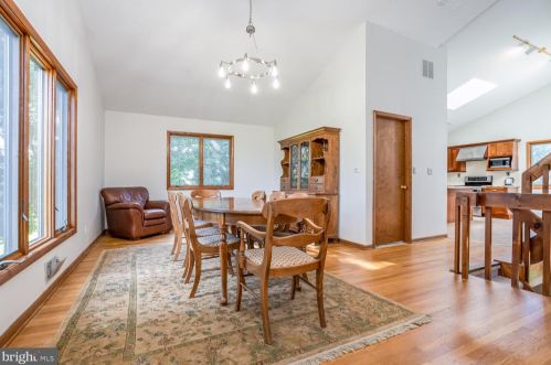 7 Waldron Ln, Flemington NJ  08822-1904 exterior