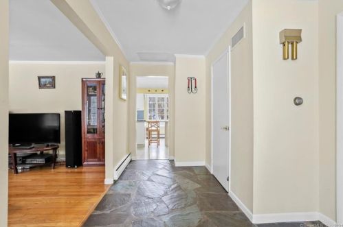 7 Katydid Ln, Stamford, CT 06903-4816