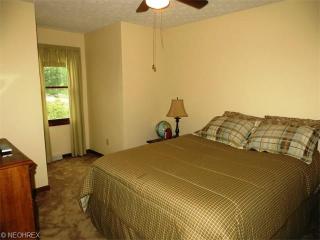 1987 Massillon Rd, Akron, OH 44312-4260