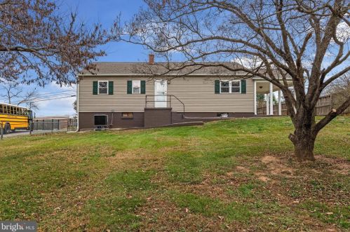 50 Jefferson Ave, Charles Town, WV 25414-1171