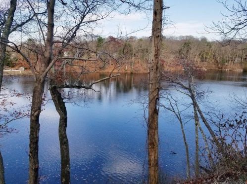 12 Sleepy Hollow Pentway, Gales Ferry, CT 06335-1849