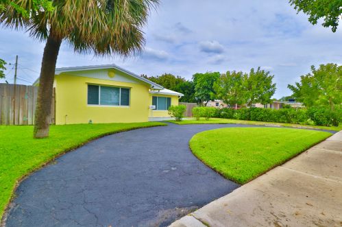 321 6th St, West Palm Beach, FL 33403-3257