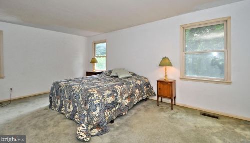 86 Wood Dr, Southampton PA  18966-2214 exterior