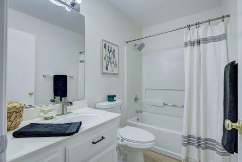 6384 Laguna Mirage Ln, Elk Grove CA  95758-5461 exterior