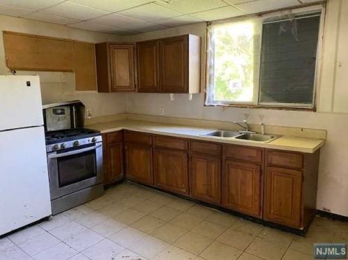 24 Orange Pl, Irvington NJ  07111-2040 exterior