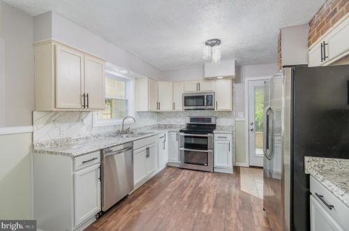 8 Stine Ave, Carlisle, PA 17013-9649