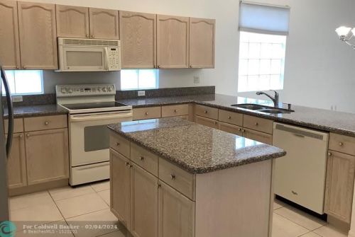 8107 Bellafiore Way, Boynton Beach FL  33472-7151 exterior