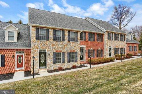 35 1st St, South Middleton, PA 17007-9682