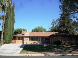 2924 Christmas Tree Ln, Bakersfield, CA 93306-1413