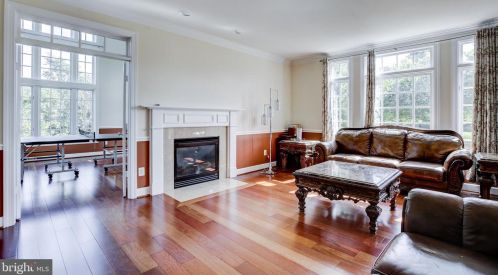 20405 Crimson Pl, Leesburg VA 20175-6362 exterior