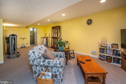 109 Joan Dr, Collegeville PA  19426-1958 exterior