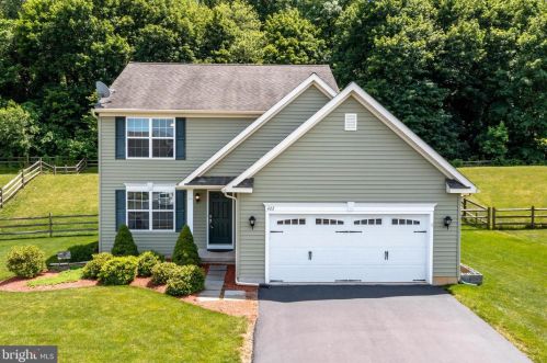 422 8th Ave, Parkesburg PA  19365-1360 exterior