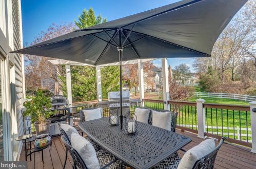 18292 St Georges Ct, Leesburg VA  20176-7421 exterior