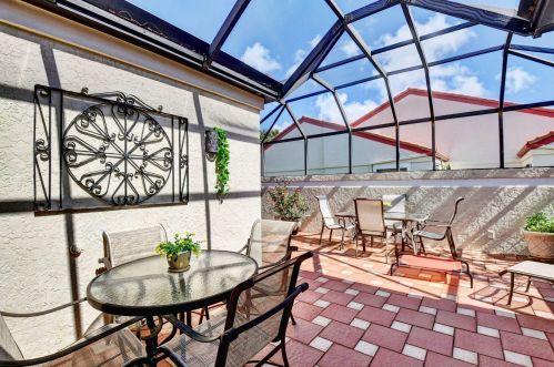 9 Windsor Ln, Boynton Beach FL  33436-6063 exterior