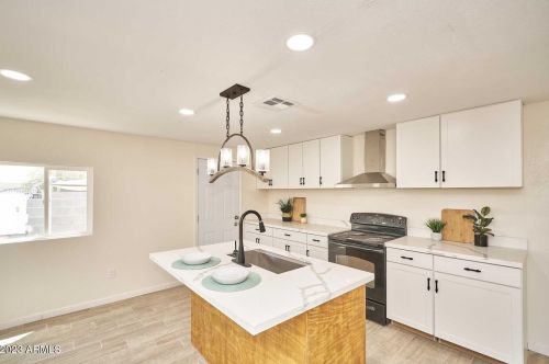1811 Encinas Ln, Phoenix AZ  85040-1414 exterior