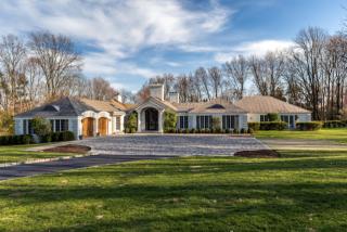 72 Peach Hill Rd, Tokeneke, CT 06820-2821