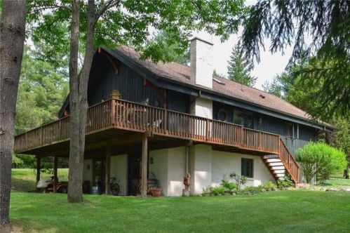4 Hillside Dr, Canandaigua, NY 14424-8958