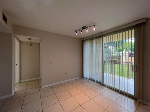 202 Villa Cir, Boynton Beach FL  33435-8905 exterior