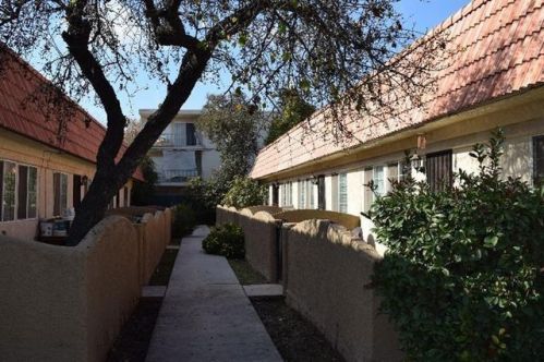 1715 Clinton Ave, Fresno, CA 93705-4348