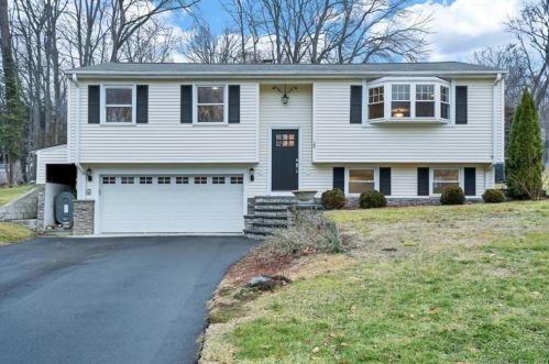 29 Deepwood Dr, Bethel, CT 06801-1267