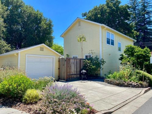 1488 North St, Santa Rosa, CA 95404-3422