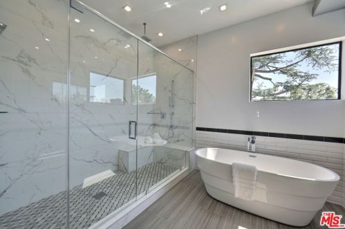 5128 Noble Ave, Van Nuys CA  91403-1376 exterior