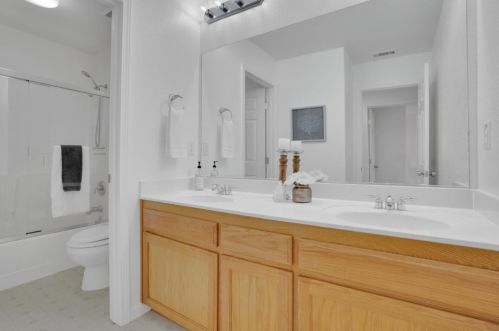 437 Creekside Dr, Grayson CA  95363-8834 exterior