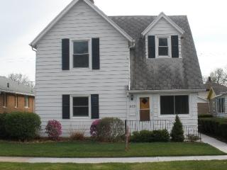 405 Broadway St, Mishawaka IN  46545-5943 exterior