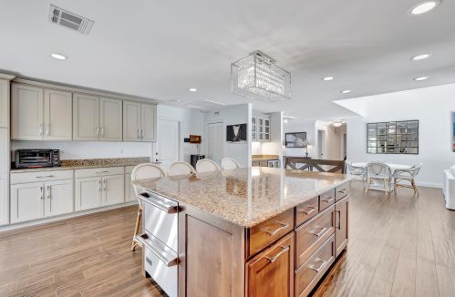 5112 Foxpointe Cir, Delray Beach FL  33445-4345 exterior