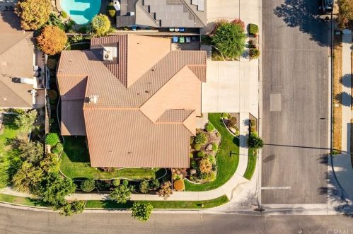 508 Heatherwood Dr, Madera CA  93637-2744 exterior