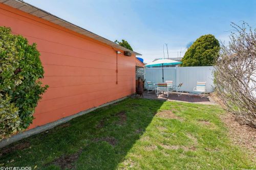 835 Washington Ave, Westbury NY  11590-6013 exterior