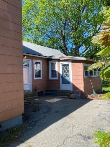 207 Main St, Colchester CT  06415-1405 exterior