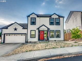16207 Blooming Ln, Happy Valley, OR 97015-9459