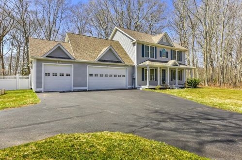79 Mill Pond Cir, Groton, CT 06340-7705