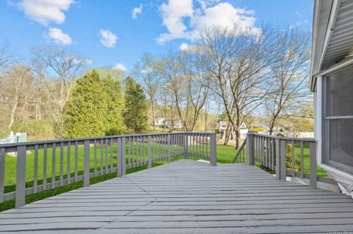 2856 Brookfield Dr, Yorktown Hgts NY  10598-2402 exterior