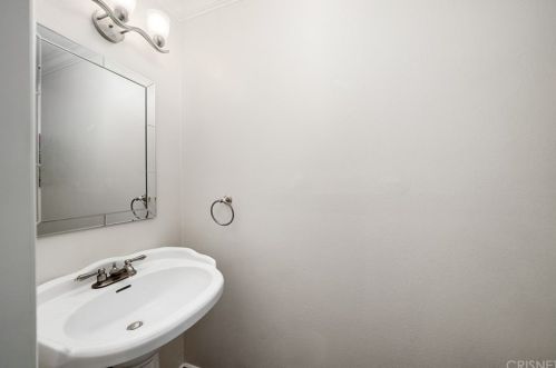 38 Meadowlark Ln, Calabasas CA  91377-1017 exterior