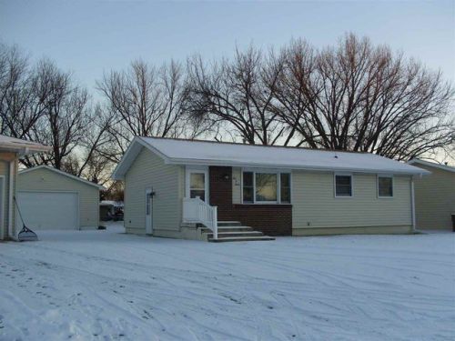 407 Emerald Dr, Hadar, NE 68701-5422