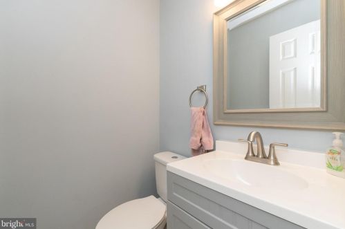 15108 Costa Dr, Woodbridge VA  22193-1647 exterior