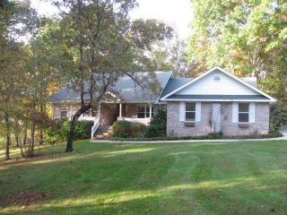 421 Forest Dr, Crossville, TN 38555-8843