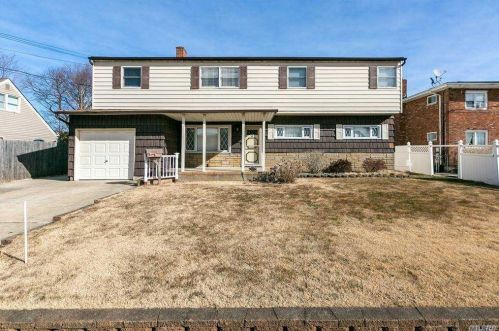 927 Ontario Ave, North Lindenhurst, NY 11757-2221