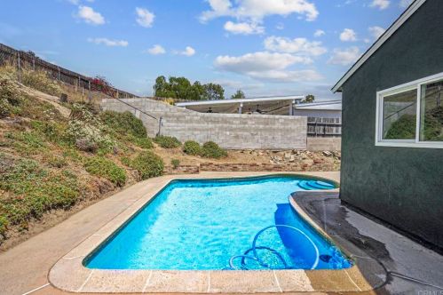 13268 Laurel St, Lakeside CA  92040-3326 exterior